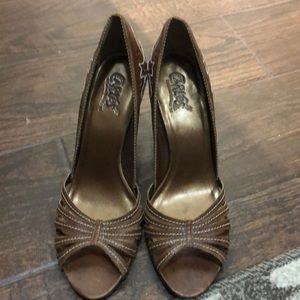 Carlos brown with white stitch heels
